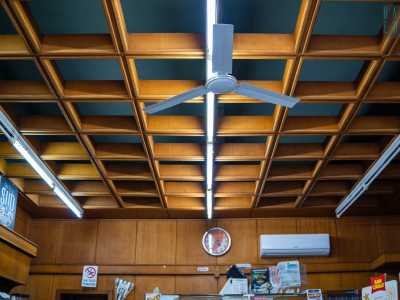 ...soffitto a cassettoni...